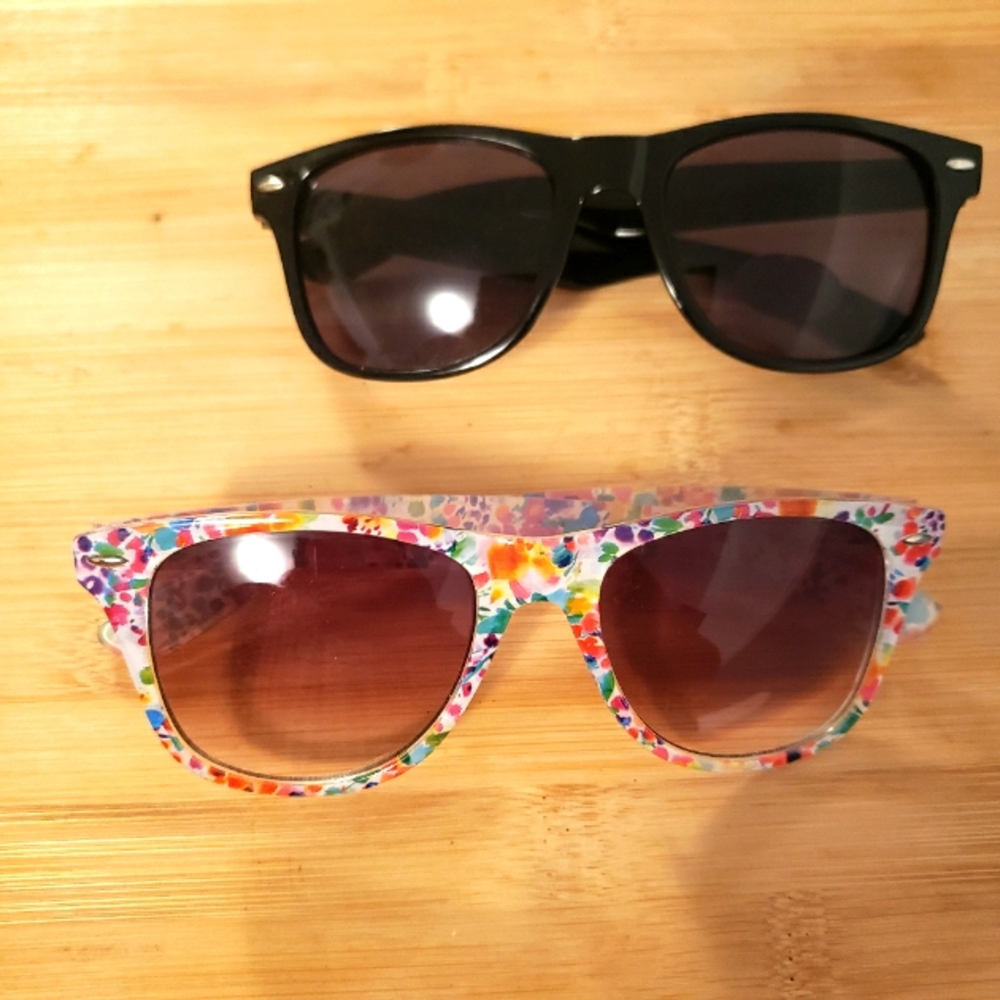 **SOLD**2 pair of Sun Glasses